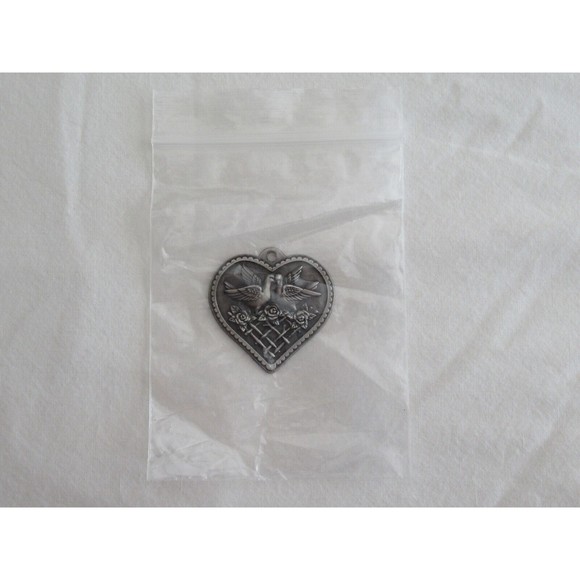 Longaberger 2005 Be My Valentine Dove Rose Heart Metal Tie-On #23244 Pewter - Picture 2 of 7